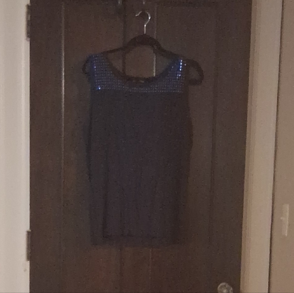Ellen Tracy Black Tank Top with Blue Accents